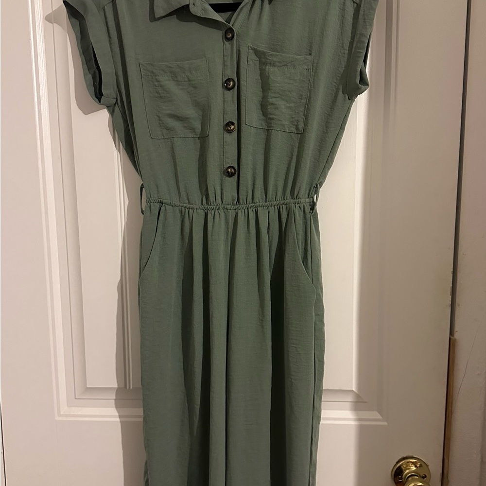 Elegant Green Button-Down Dress